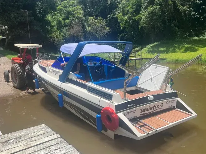 LANCHA CIMITARRA CABINADA 25 PÉS