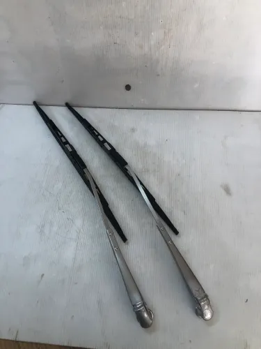 Par braços limpador de para-brisa Ford Corcel e Belina 1