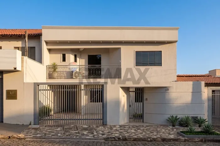 Sobrado CNB 04, Taguatinga Norte, 415m², 6 quartos, 3 suítes, uso residencial e comercial