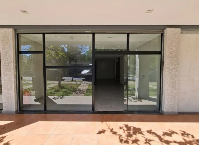 Loja na Avenida Doutor Guilherme Dumont Vilares, 1450 - Loja 9 90 m²