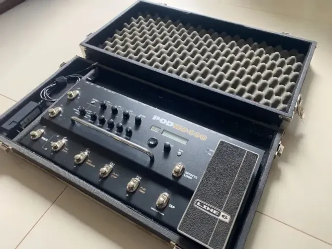 Pedaleira Line 6 HD 400 com harcase