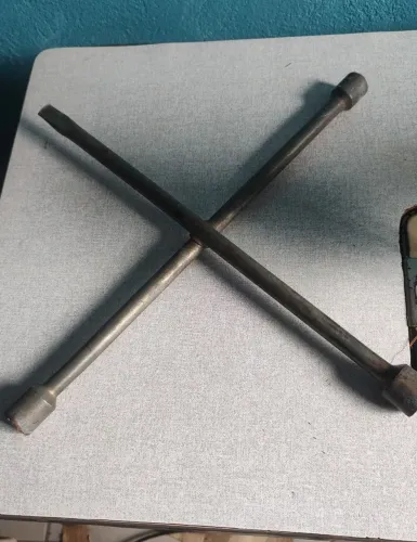 Chave de rodas em cruz tamanhos 17 mm,19 mm e 13/16"