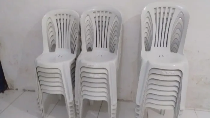 Cadeiras de plástico