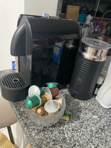 Cafeteria nespresso com espumadeira