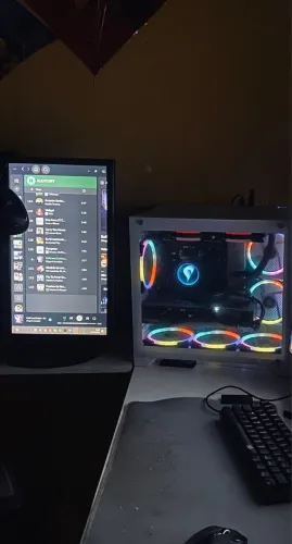 Vendo PC gamer ótimas condições ele só vem CPU + MONITOR ok