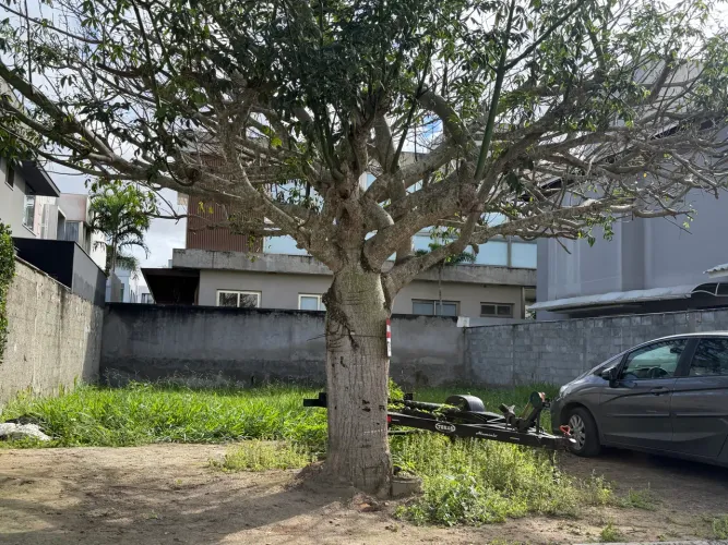 Vendo terreno no condomínio bangalay
