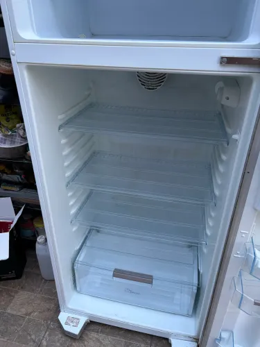 Geladeira usada bom estado 220V