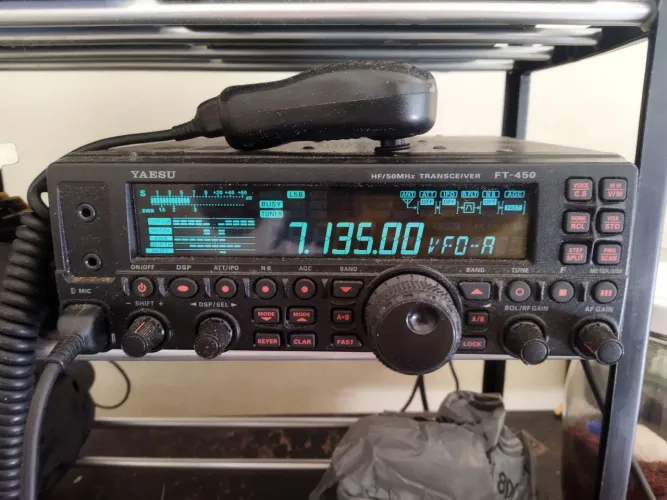 Radio yaesu ft450