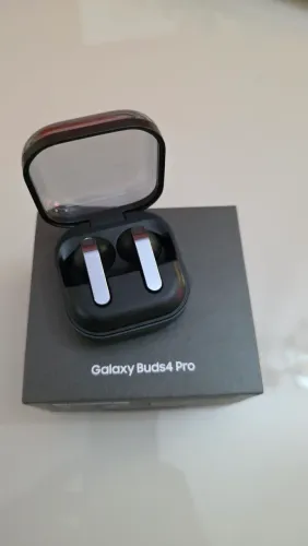 Samsung Galaxy Buds4 Pro (Graphite/Preto) - 4 Meses de Uso - Completo na Caixa