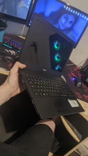 notebook com defeito para a retirada de peças