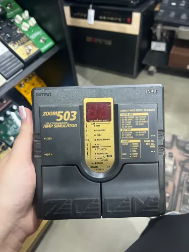 Pedaleira zoom 503 Guitar e Bass amp simulator