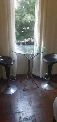 Banqueta Alta Giratória ABS Preta com Regulagem de Altura - Modelo Tulipa / Bombo