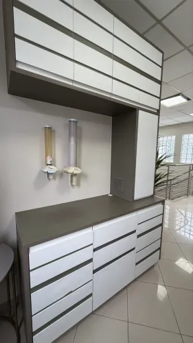 ARMÁRIO MODULADO COM BANCADA - ÓTIMO ESTADO