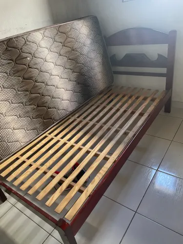 Cama madeira com colchão 