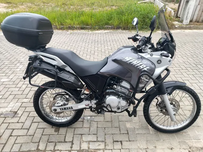 TÉNÉRÉ 250 2017 | COMPLETA, COM BAÚ GIVI E ACESSÓRIOS!