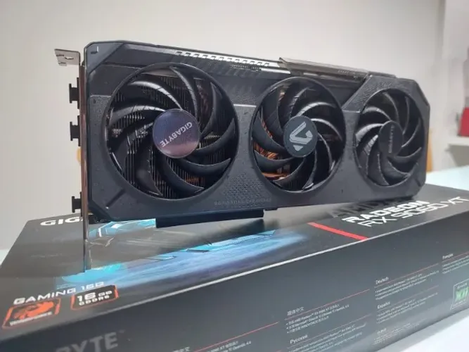 Placa de vídeo RX 9060 XT 16gb Gigabyte Triple fan - Perfeito estado, pouco uso