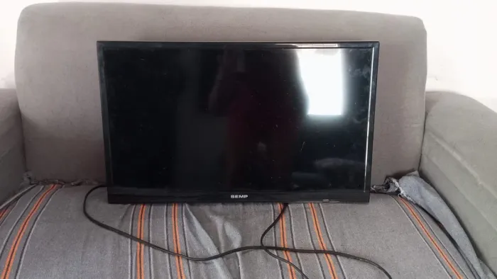 Tv semp Toshiba 24 com defeito