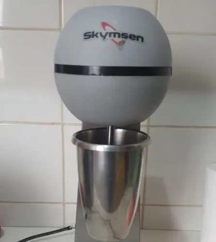 Batedor de Milk Shake 220V - SKYMSEN - 1 ano de uso, mas usado poucas vezes.