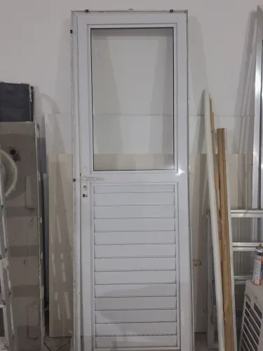 Porta de alumínio com vidro completa