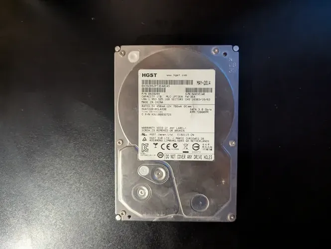 HGST 1TB HUA722010CLA330 SATA