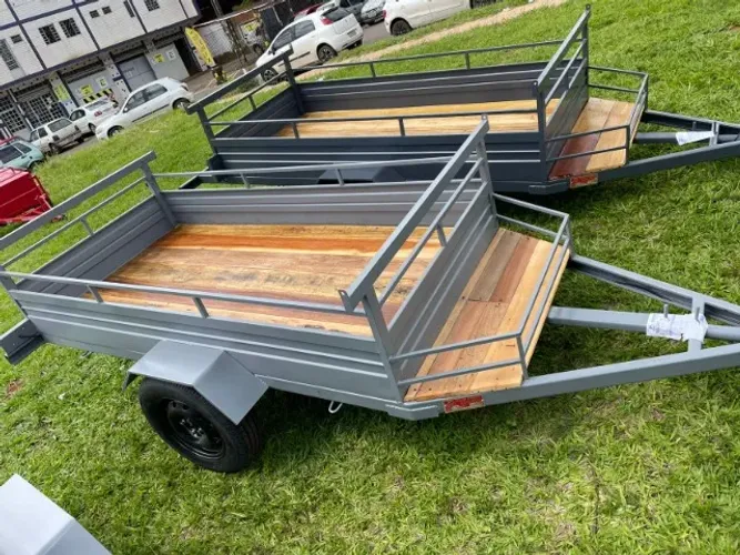 Carretinha Modelo Padrão 2.50 x 1.20 com cestinha - Reboque novo