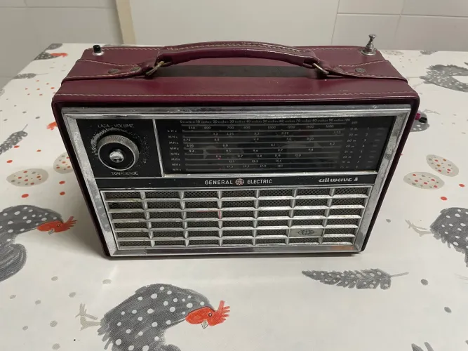 Rádio GE portátil 