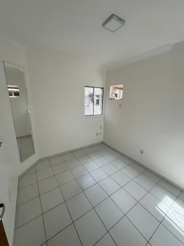 APARTAMENTO 1900,00 TRÊS QUARTOS