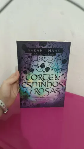 Corte de espinhos e rosas