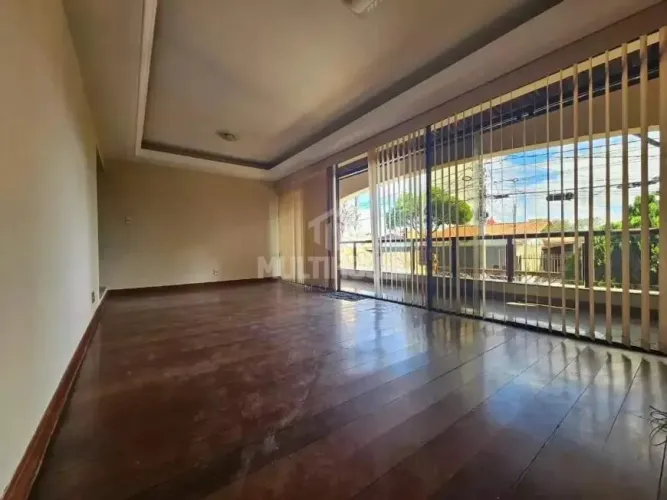 Casa de 330m com 5 Quartos, 1 suíte e 3 banheiros e 4 vagas para locação no Itapoã, Belo H