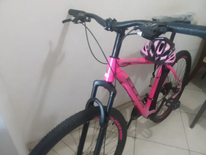 Bicicleta , nova valor 800 com capacete e bomba