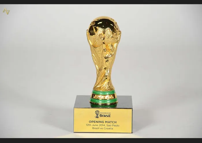 Vendo taça da copa de 2014