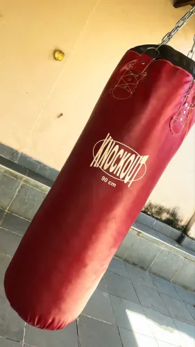 Saco De Pancadas Boxe / Muay Thai Knockout 90cm Vermelho - Ótimo Estado