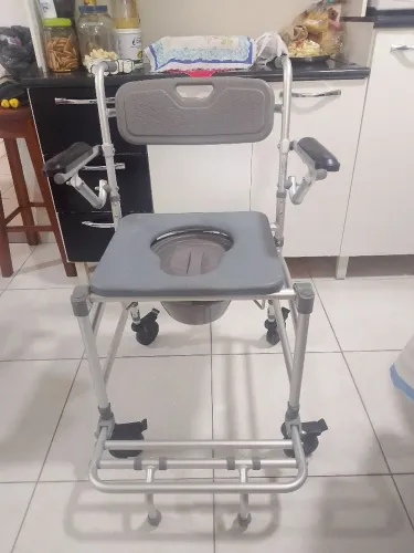Cadeira de banho.