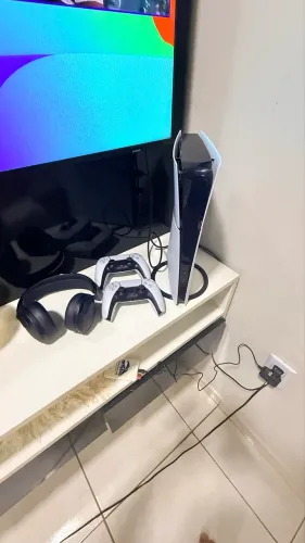 ? PlayStation 5 Slim Edição Digital + 2 Controles + Headset Sem Fio ?