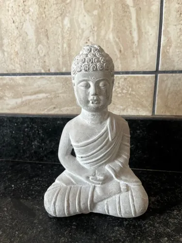 Par de Estátuas Buda Meditando em Cimento / Resina Cinza ? Decoração Zen