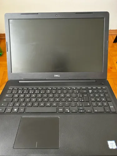 Notebook Dell Inspiron 15, modelo P75F, com 8 GB de RAM e processador Intel Core i5.