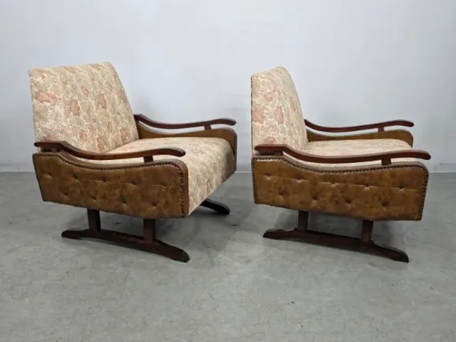 Par de Poltronas Década de 60, construida em madeira nobre Jatoba maciço