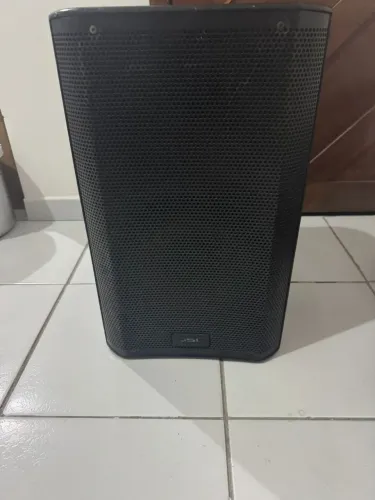 Vendo caixa Qsc k10.1 