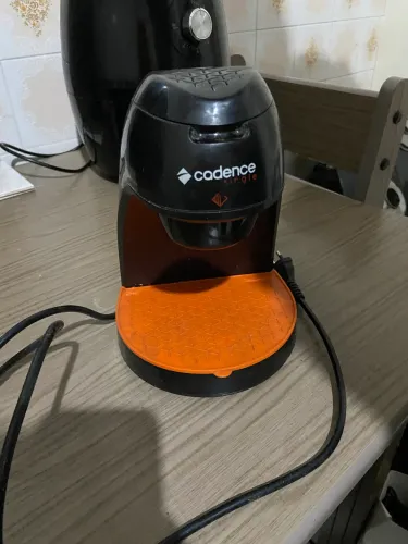 Vendo Cafeteira Cadence Single Contrast - Preta e Laranja