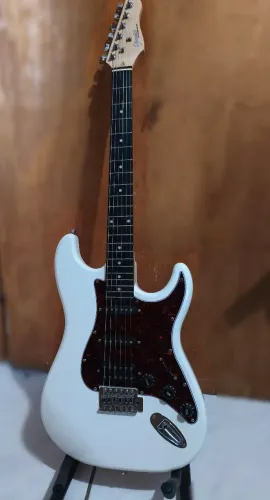 Guitarra Giannini G-101 HSS + capa de brinde