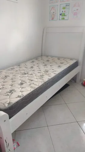 Vendo cama solteiro 