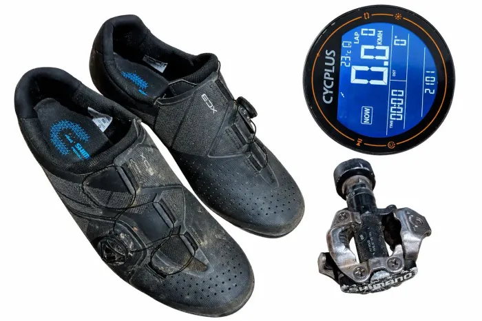 Vendo kit com, sapatilhas Shimano XC3 -42, pedal Clip Shimano, e ciclocomputer CYCPLUS