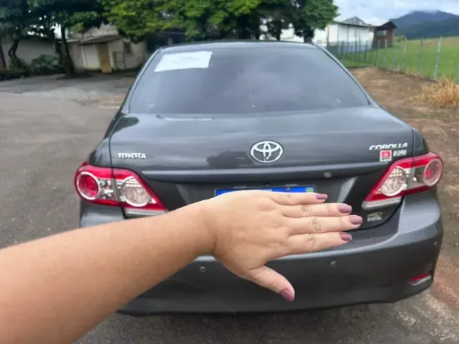 Toyota Corolla GLI 1.8 Flex 16V Mec. 2013