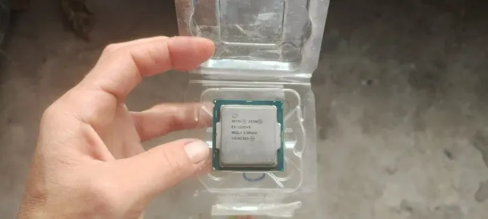 Processador Intel® Xeon® E3-1225 v5 - 3.30GHz - LGA 1151 - Com Gráficos Integrados