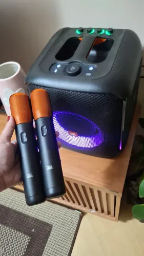 CAIXA DE SOM JBL KARAOKÊ + 2 MICROFONES SEM FIO - MUITO NOVA!