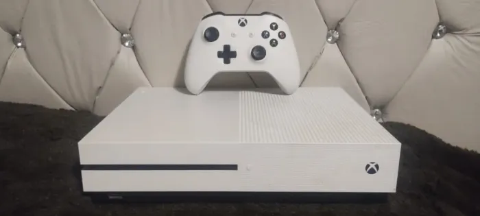 Xbox One S (1TB)  |  1 Controle + Conta com mais de 150 Jogos!