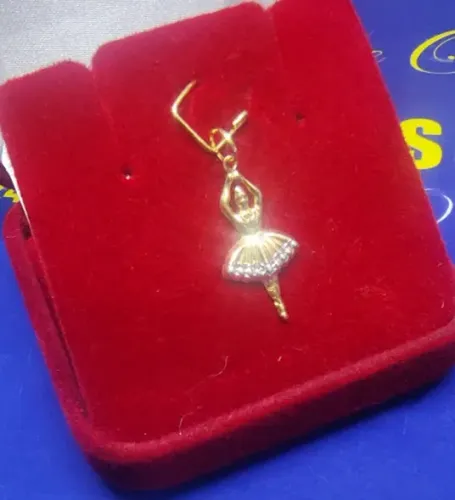 Pingente Bailarina 15 Anos Festas Aniversário Detalhes Ouro Branco Ouro 18 Kilates Peso 0.