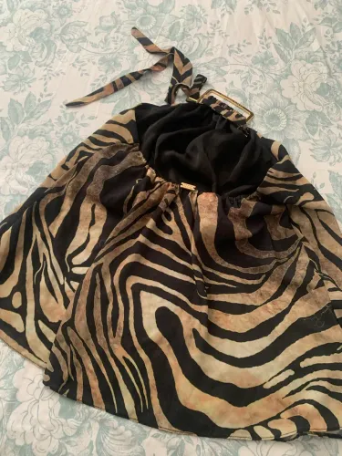 Blusa frente única lança perfume