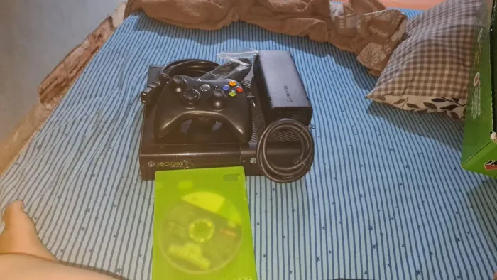 XBOX 360 SLIM COM HD EXTERNO CHEIO DE JOGOS