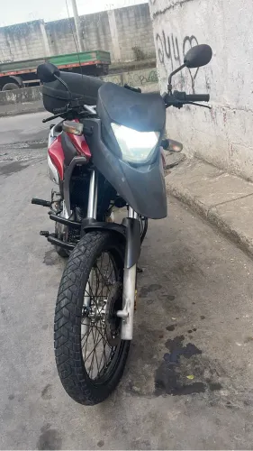 Vendo moto honda Xre 300 ano 2010 valor 10.000